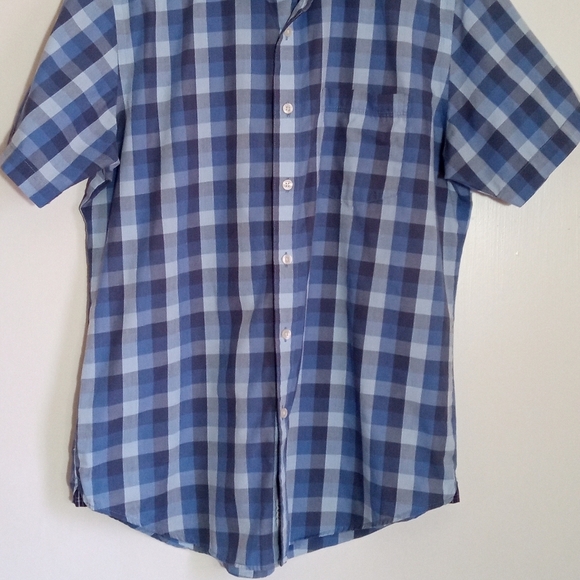 Van Heusen classic fit short sleeve button down with checkerboard pattern - Picture 2 of 8